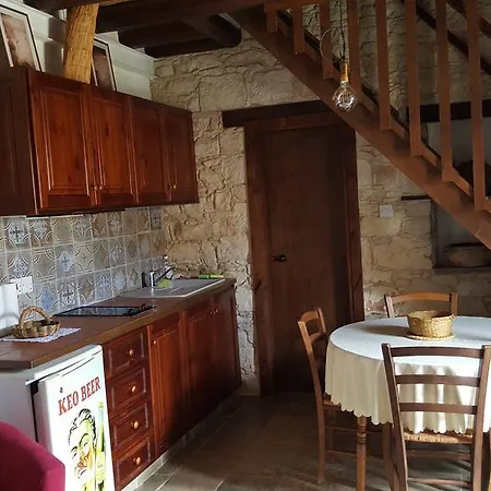 Michalis Anoyia Traditional Stonehouse Katikas