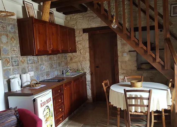 Michalis Anoyia Traditional Stonehouse Kathikas